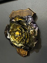 Load image into Gallery viewer, Wall mounted skull rose
