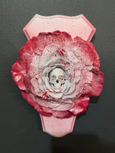 Load image into Gallery viewer, Wall mounted skull rose
