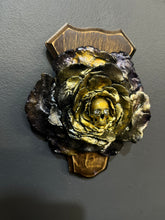 Load image into Gallery viewer, Wall mounted skull rose
